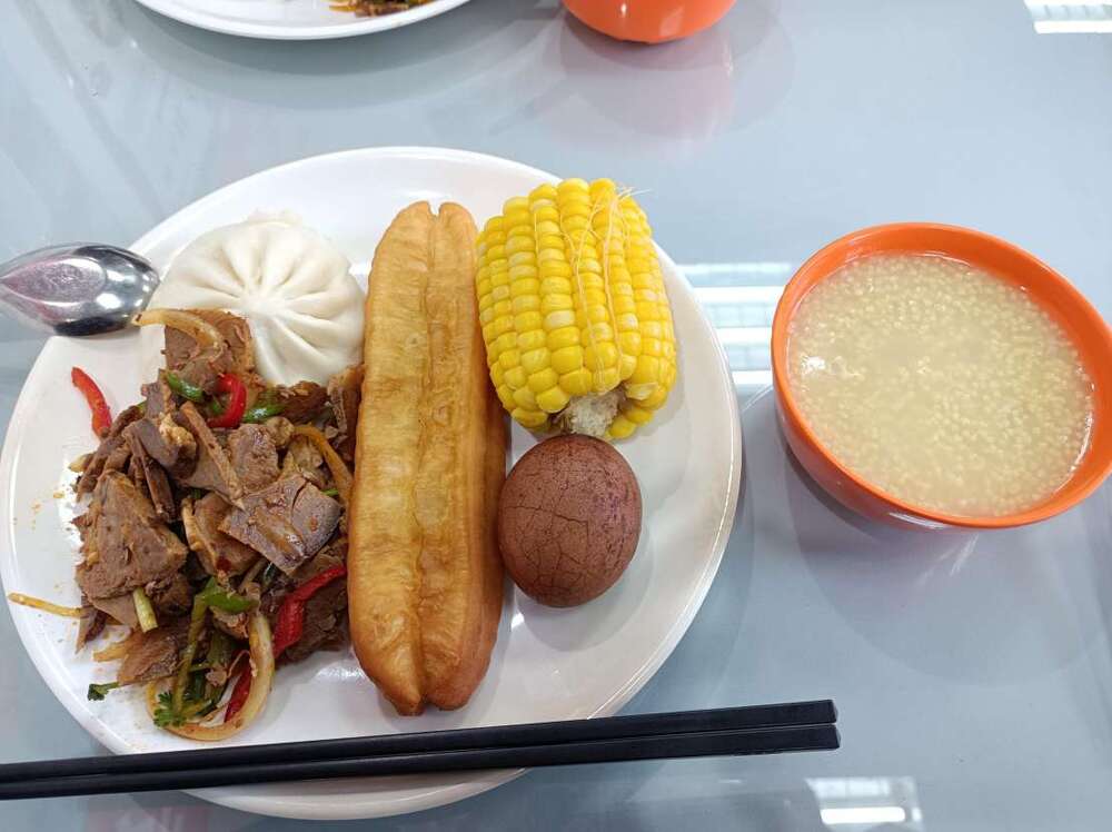 写真2：春節の朝食
