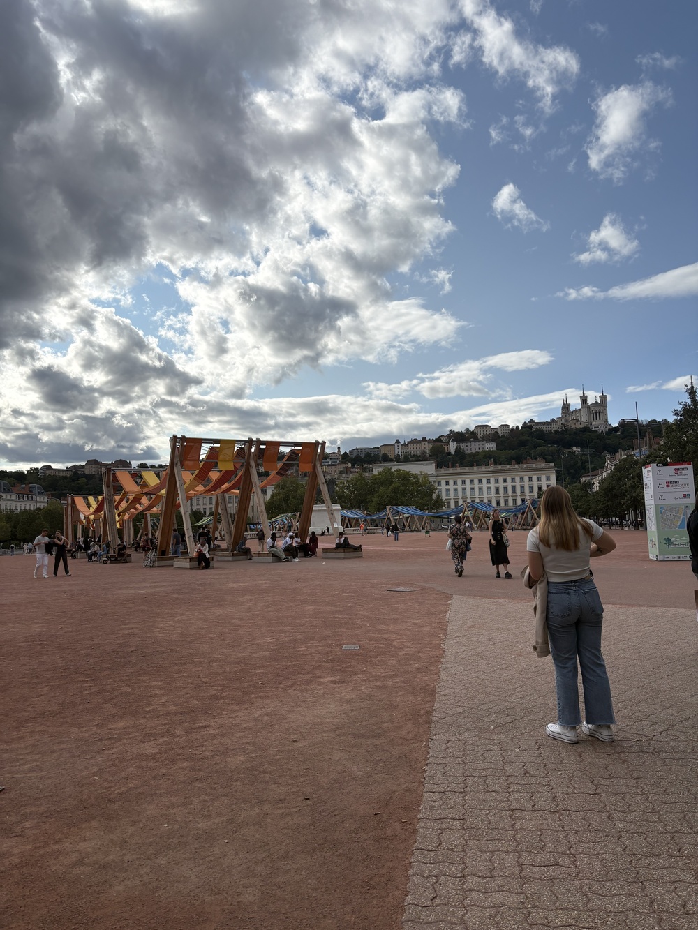 リヨン　ベルクール広場（写真１）